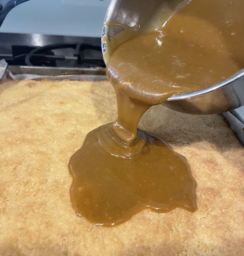 Pouring ginger icing on base